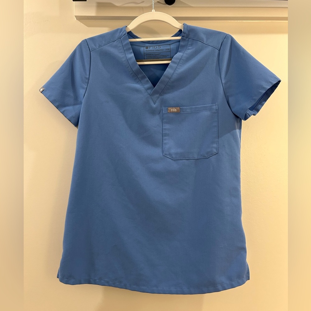 FIGS Women's Ceil Blue Catarina™ -
One-Pocket Scrub Top - XXS / Ceil
Blue